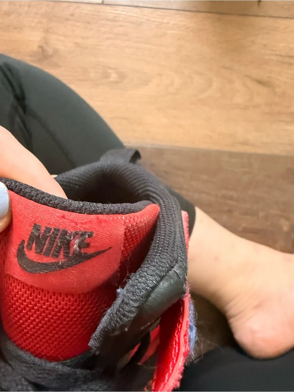 Nike Kids High-Top Sneakers in Red and Black S4